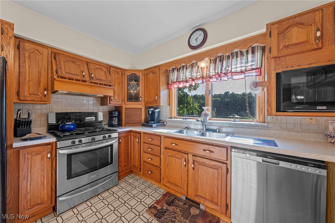 Geneva, Ohio 44041, United States, 4 Bedrooms Bedrooms, ,3 BathroomsBathrooms,Residential,Active,195252