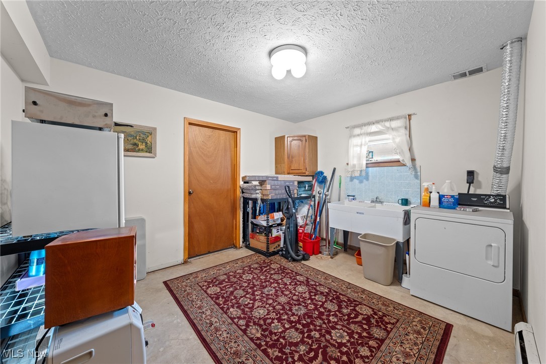 Geneva, Ohio 44041, United States, 4 Bedrooms Bedrooms, ,3 BathroomsBathrooms,Residential,Active,195252