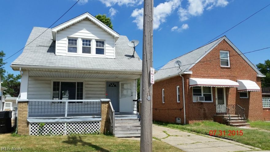 -Lender or Bank Owned -Owner does not make any representations or warranties  -as-is 
3 Bedroom Aluminum Colonial, 1 Car Garage