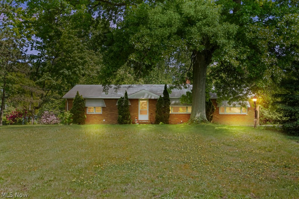 Brick ranch style with aprox. 2 acres, your back yard is wooded, home features, 3 bedrooms with hard wood floors, 2 full baths, we have eat in kitchen with breakfast bar, newer flooring, cozy livingroom with gas fireplace and built ins. Hard wood floors, not to mention the family room, the built ins are wonderful and usefull, entertainment center stays, 2 car attached garage, basement with 2nd bathroom, and laundry, roof aprox 2 yrs old on spacious covered back patio, steps to basement entrance, paved drive, free gas, shed. Imagine it!! 2 acres!! Very very convenient location. City water and city sewer..
All sizes, square fee and ages estimated...
