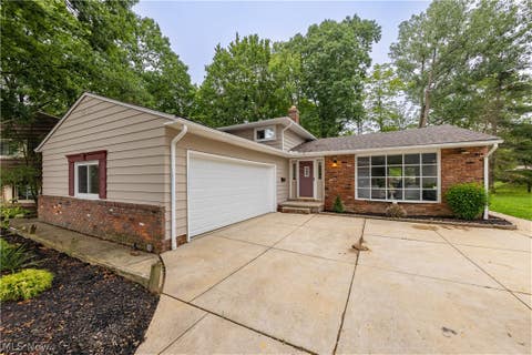 Homes For Sale - 41 South Circle<br/> Bedford, OH 44146