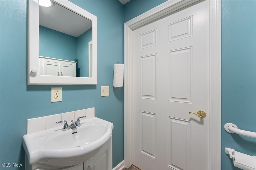 855 W Perry Street, Salem, Ohio image 14