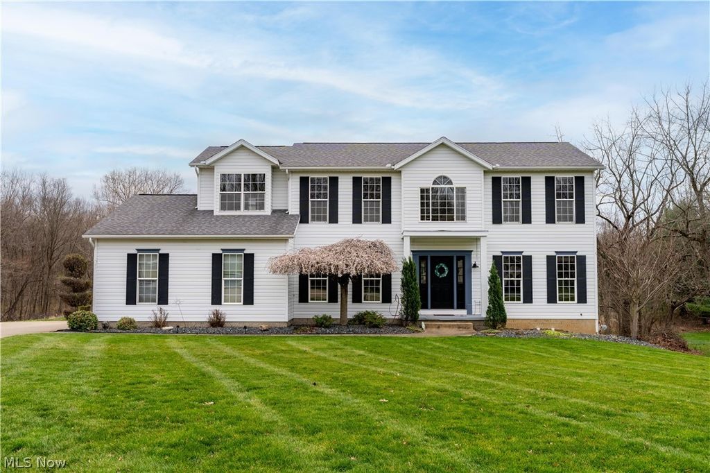 Photo of 6962 Maple Glen Avenue NW, North Canton, OH 44720 (MLS # 5197617)