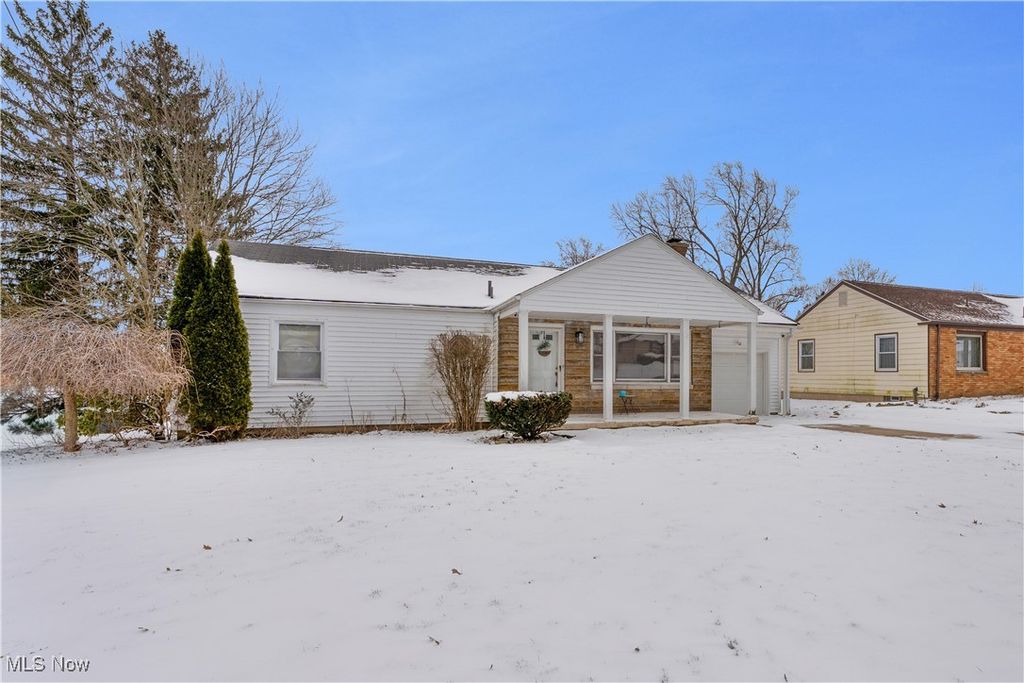 Photo of 119 S Beverly Avenue, Austintown, OH 44515 (MLS # 5180716)