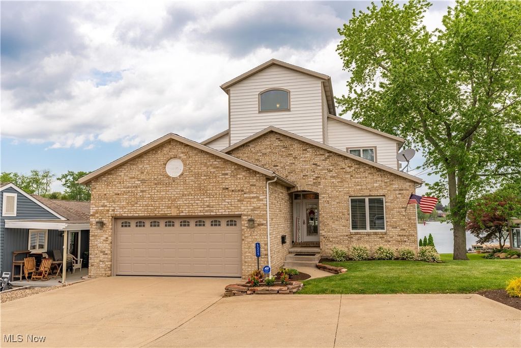 Photo of 5325 S Island Drive NW, Canton, OH 44718 (MLS # 5183414)