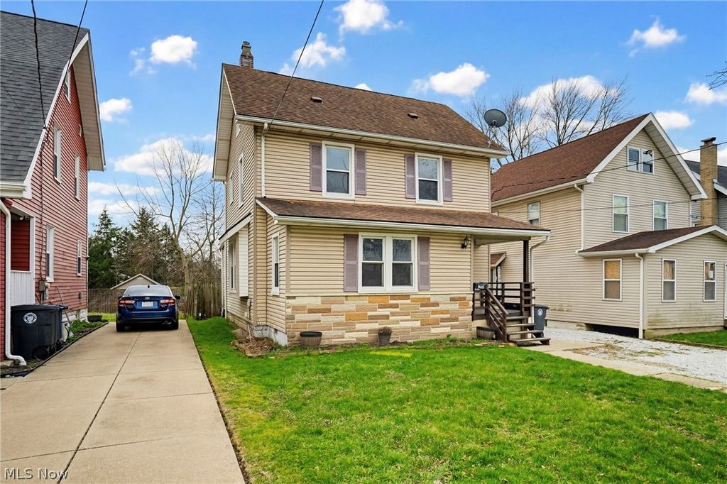 Photo of 102 E Brookside Avenue, Akron, OH 44301 (MLS # 5209080)