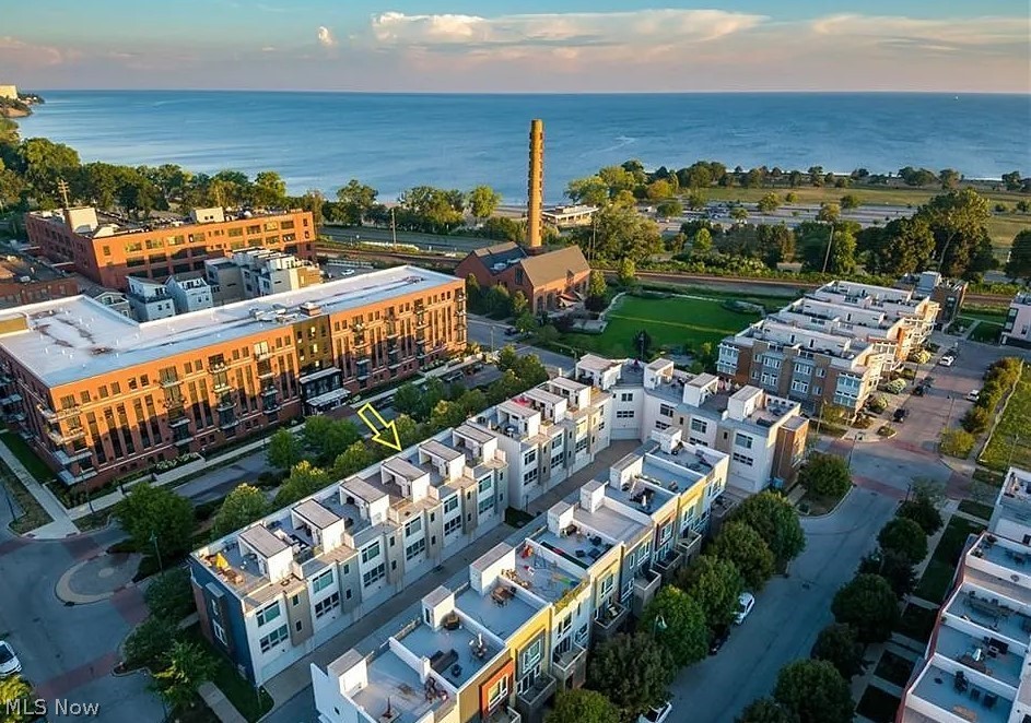 Battery Park Twnhms Condo - Residential