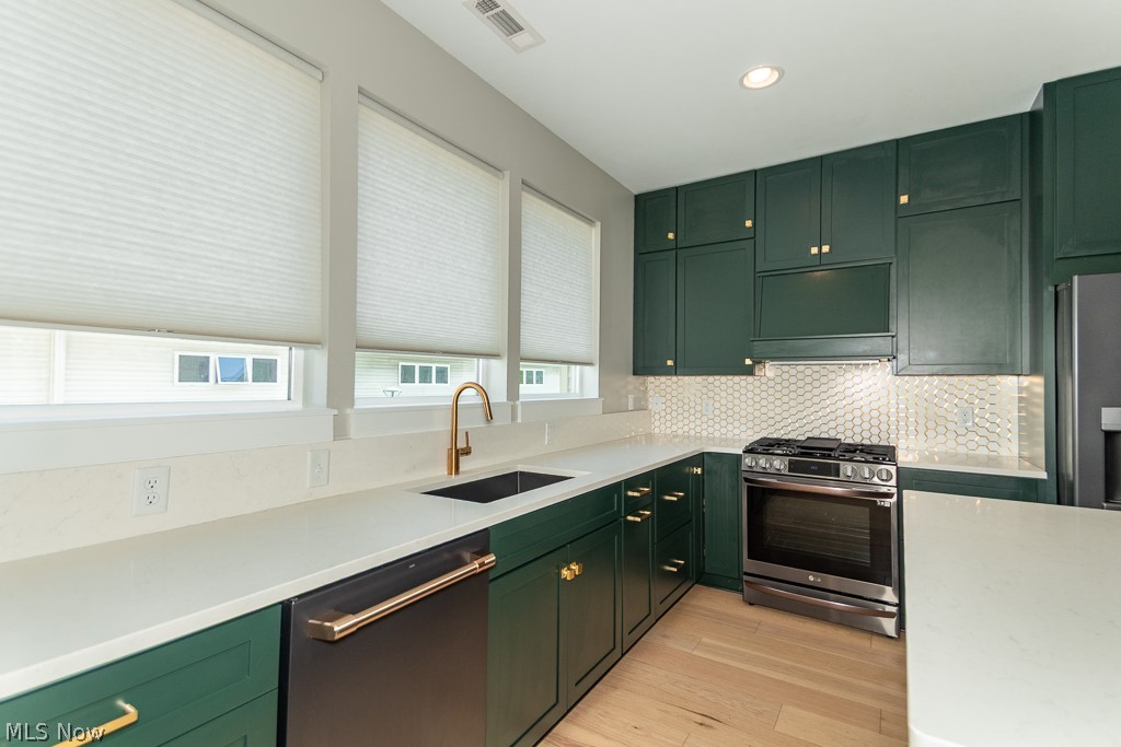 Battery Park Twnhms Condo - Residential