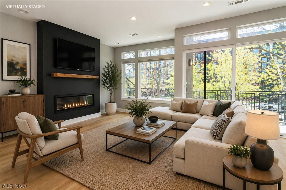 Battery Park Twnhms Condo - Residential