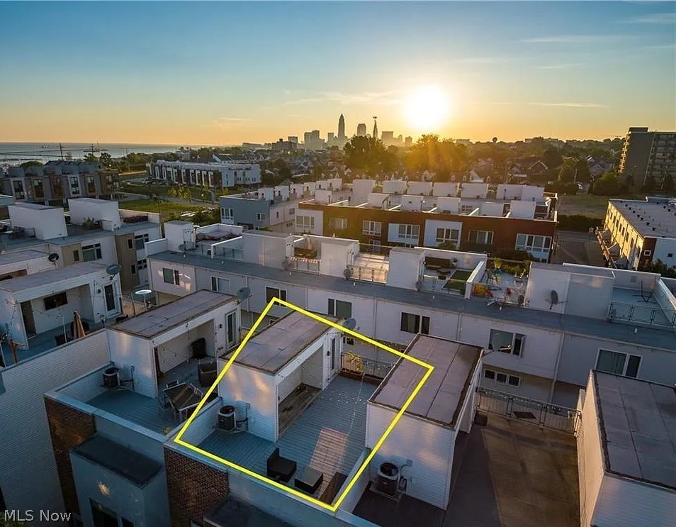 Battery Park Twnhms Condo - Residential