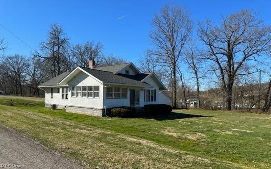 Spacious Cape Cod Style Home in the Maysville SD.   Owner pay water the tenant pays electric, gas and cable.  3 bdrms., 2 baths.  Nice lot and 3 car garage.
Full unfinished basement.  No Smoking and No Pets.  $1250 a month rent and $1250 Deposit.  Owner does not supply appliances.