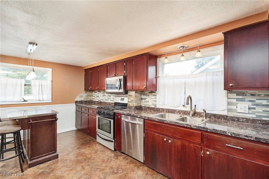 Barberton, Ohio 44203, United States, 3 Bedrooms Bedrooms, ,2 BathroomsBathrooms,Residential,Pending,192488