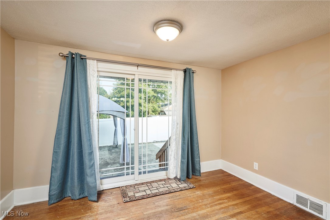 Barberton, Ohio 44203, United States, 3 Bedrooms Bedrooms, ,2 BathroomsBathrooms,Residential,Pending,192488