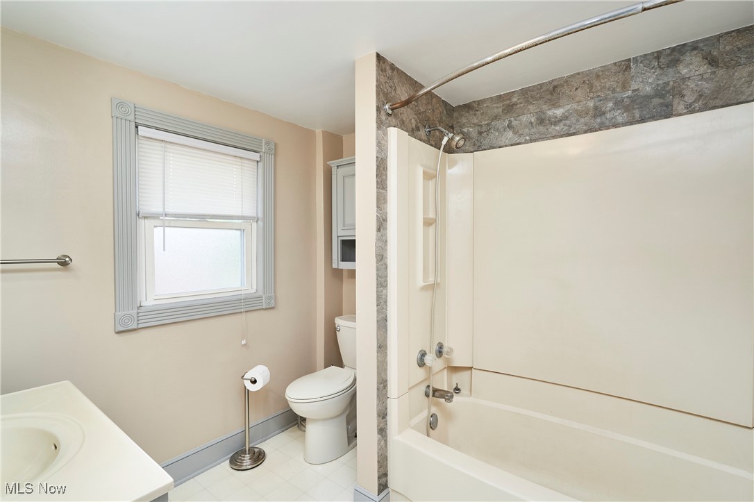 Barberton, Ohio 44203, United States, 3 Bedrooms Bedrooms, ,2 BathroomsBathrooms,Residential,Pending,192488