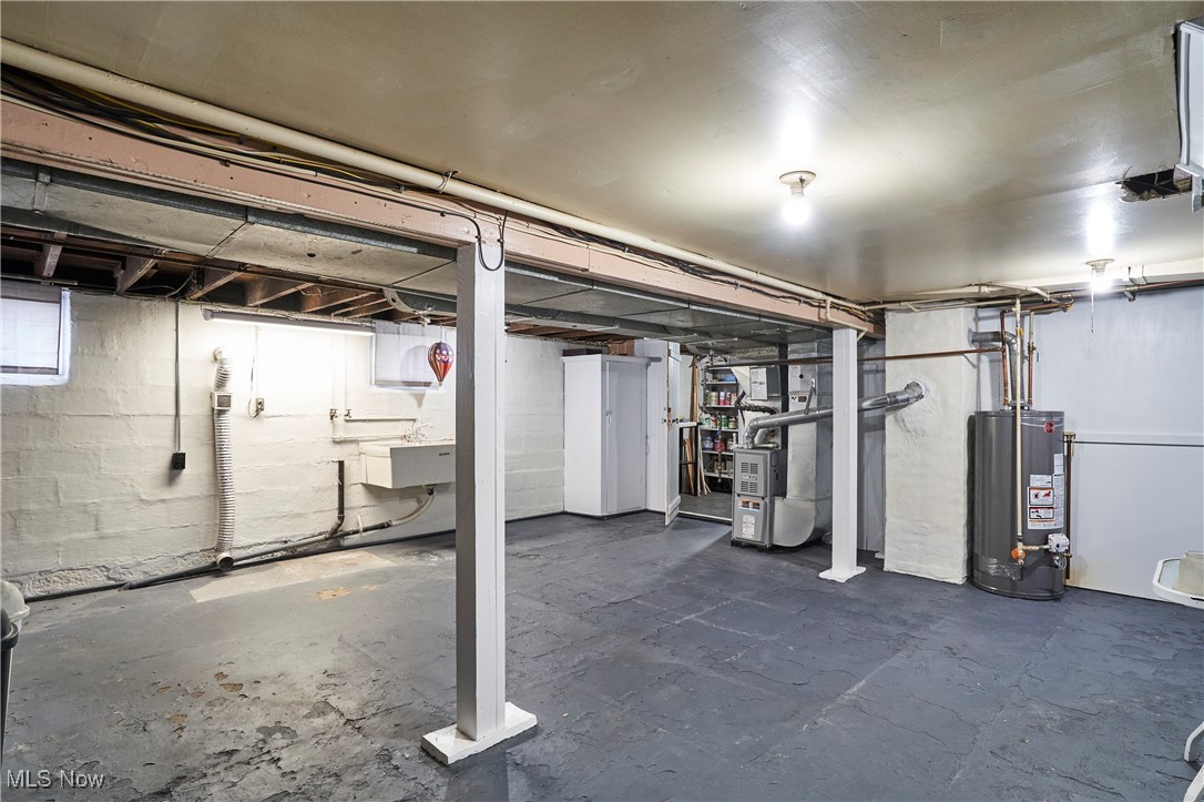 Barberton, Ohio 44203, United States, 3 Bedrooms Bedrooms, ,2 BathroomsBathrooms,Residential,Pending,192488