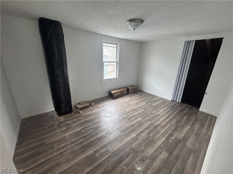 Tiny photo for 433 E 156th Street, Cleveland, OH 44110 (MLS # 5197856)