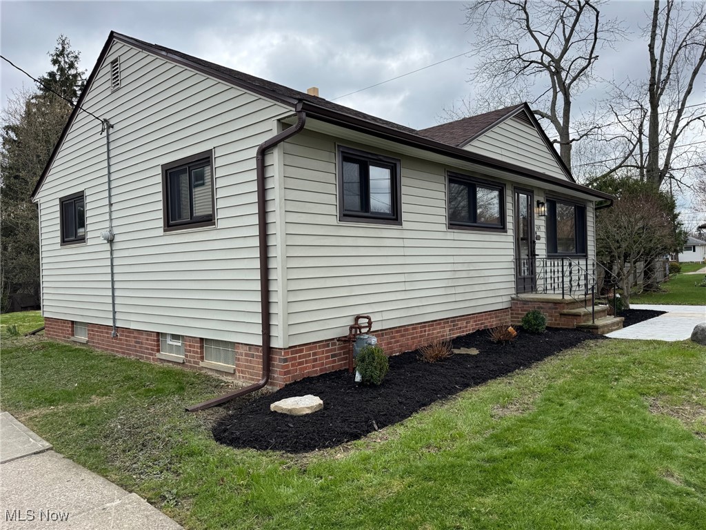 509 Briar Lane, Bedford, Ohio image 2