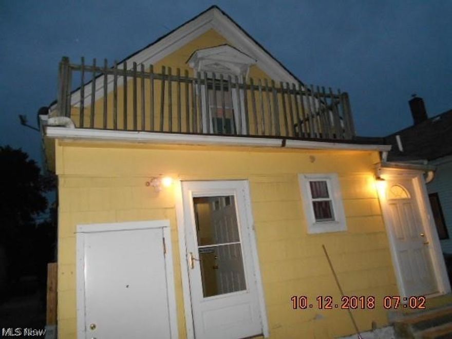 Price to Sell ,Please we need time for Showings , Only Serious Buyers, Investors welcome, Leases Expire in march 2022.
Lots of room with a full Basement.