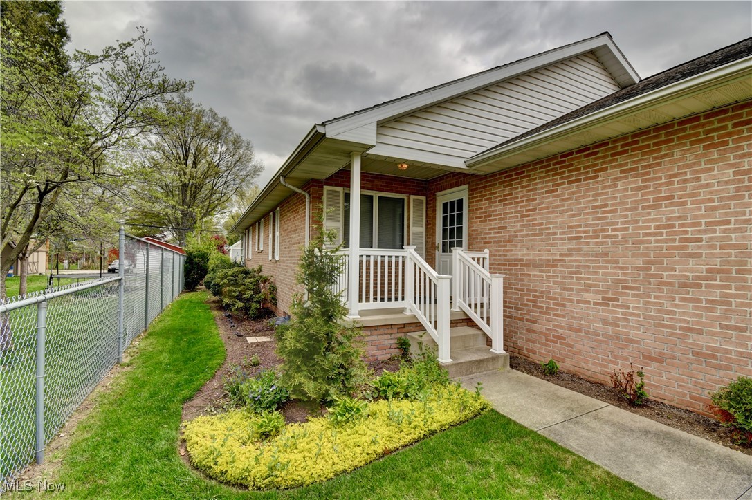1423 N Wooster Avenue, Dover, Ohio image 2