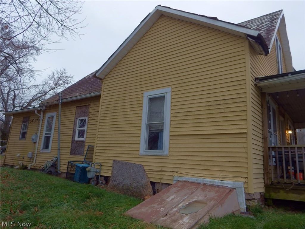 Photo of 122 N Pleasant Street, New Lexington, OH 43764 (MLS # 5189619)