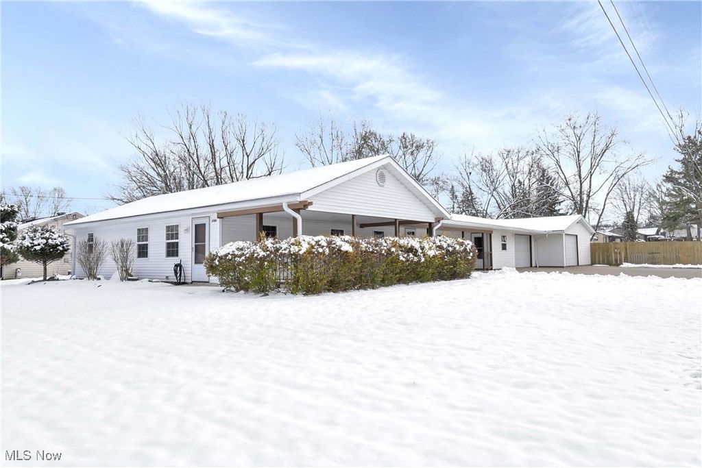Photo of 3788 Fernwood Drive, Brunswick, OH 44212 (MLS # 5175810)