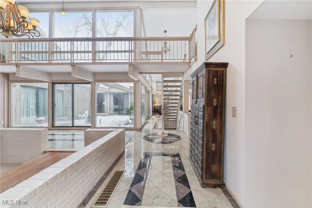 Photo of 604 W Acadia Point, Aurora, OH 44202 (MLS # 5183262)