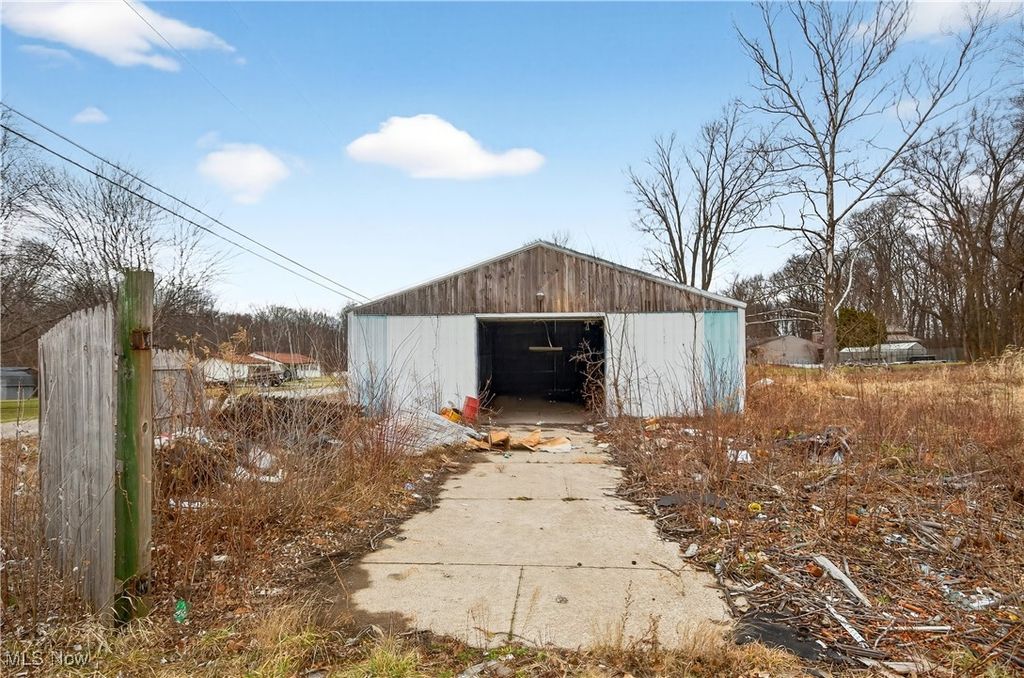 Photo of 13601 Thompson Road, Vermilion, OH 44089 (MLS # 5180368)