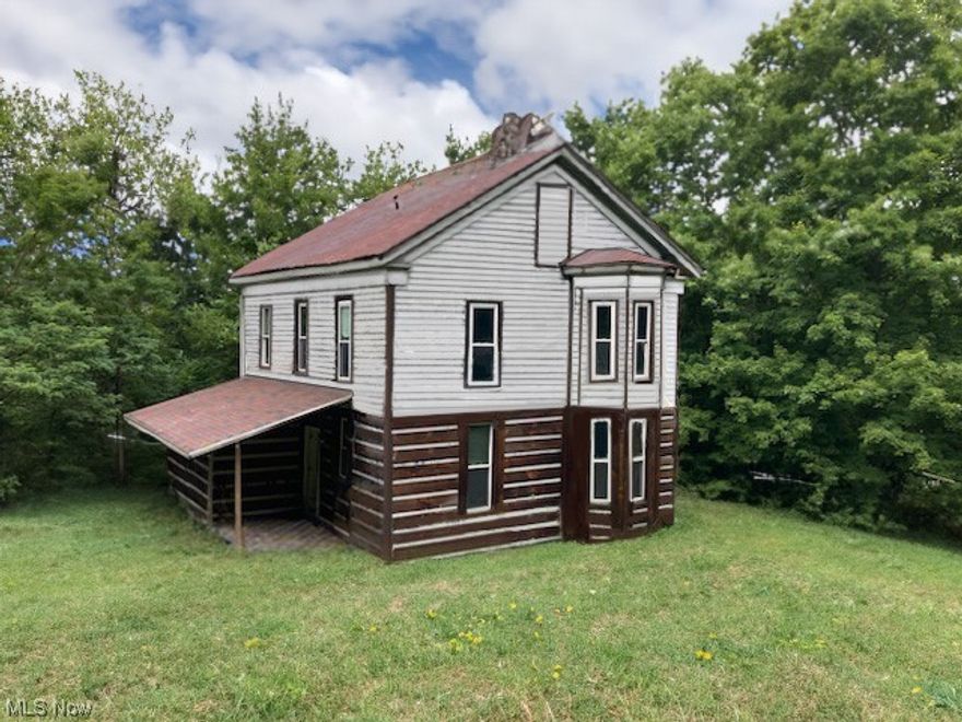Very private rustic 4 bed home with metal roof, newer windows on almost an acre of land for maximum privacy with hidden driveway at the end of the street. Great for monthly rental income or resale for big profit. Owner selling at a loss.