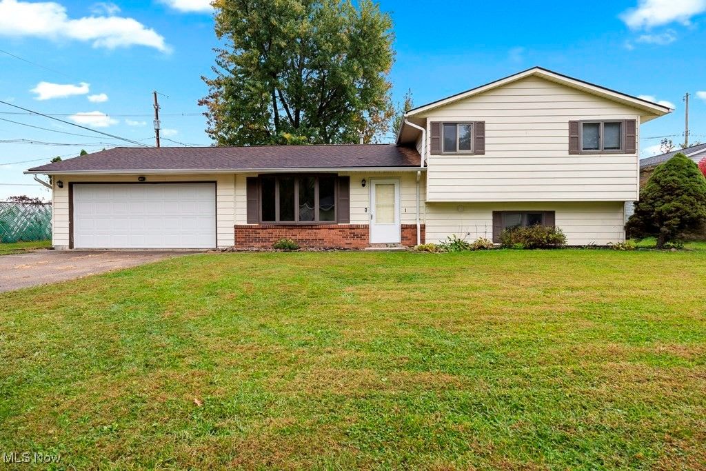 Photo of 1036 Vivian Drive, Grafton, OH 44044 (MLS # 5168060)