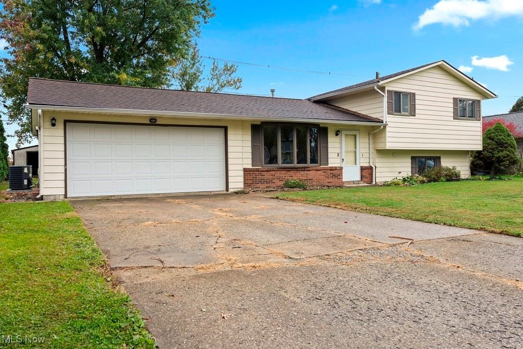 Photo of 1036 Vivian Drive, Grafton, OH 44044 (MLS # 5168060)