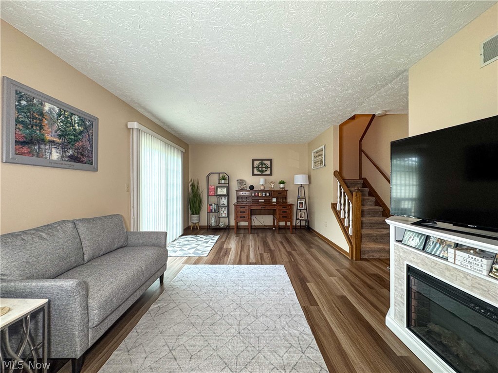 Applewoods Cross Condo - Residential