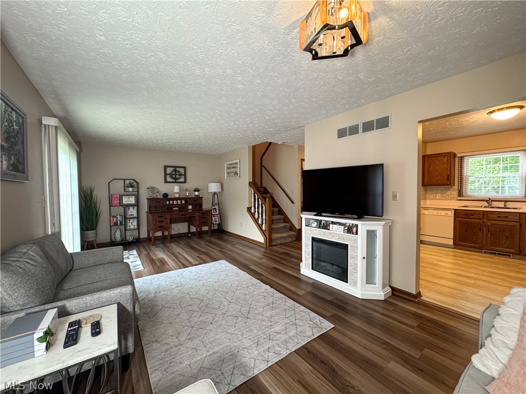 Applewoods Cross Condo - Residential