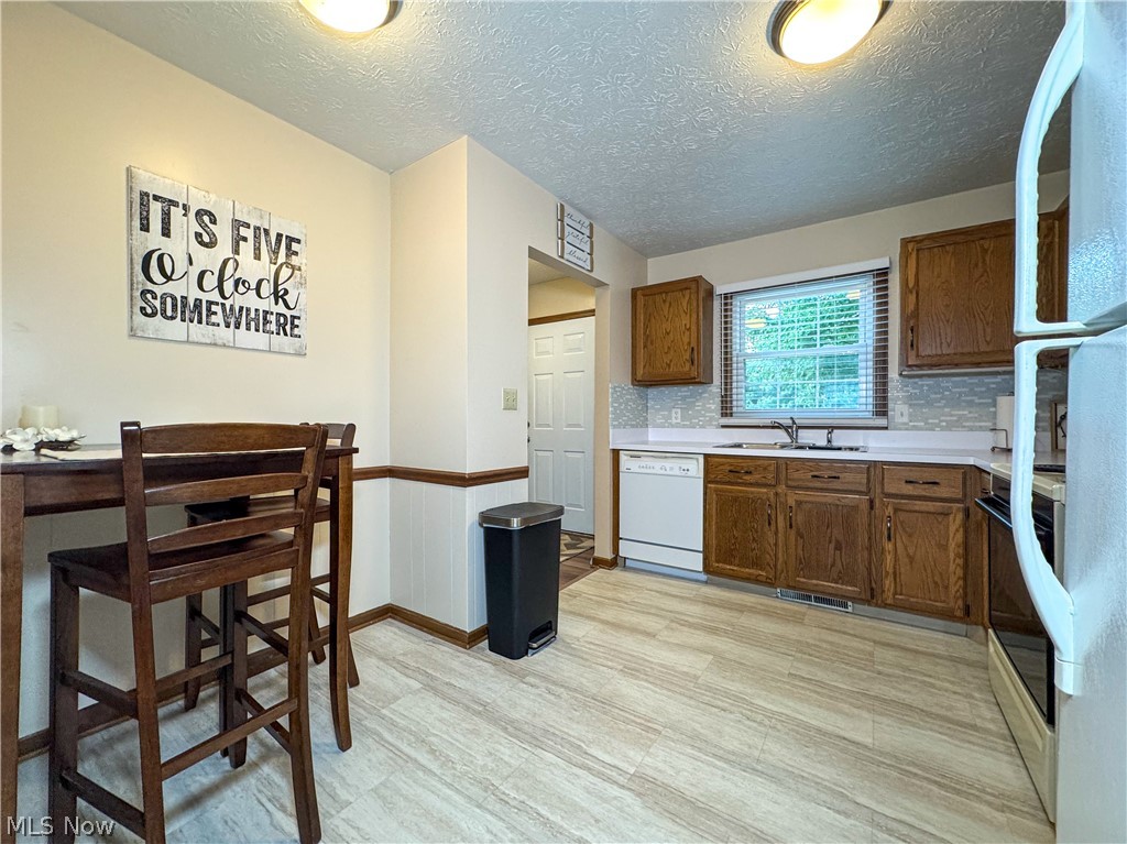 Applewoods Cross Condo - Residential