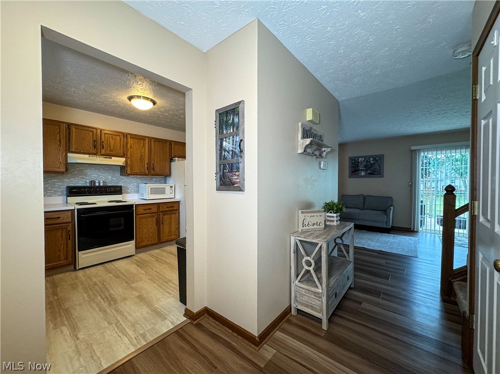 Applewoods Cross Condo - Residential