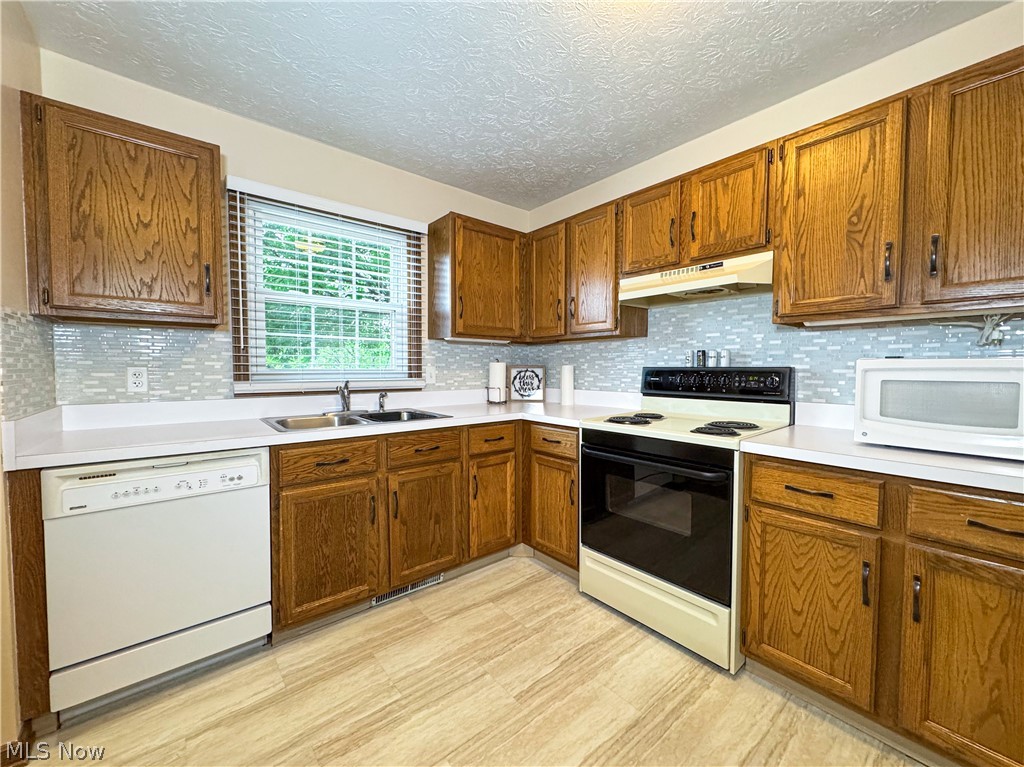 Applewoods Cross Condo - Residential