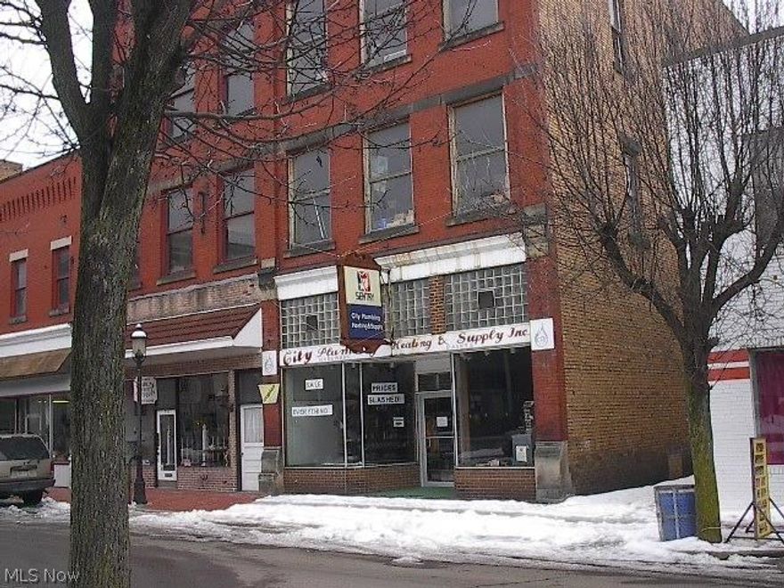 Great Business location dowtoen Wellsburg. Former plumbing and heating business.