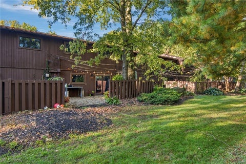 Tiny photo for 5570 Barton Road #405, North Olmsted, OH 44070 (MLS # 5253555)