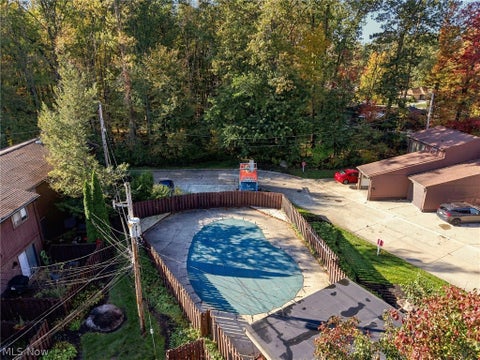 Tiny photo for 5570 Barton Road #405, North Olmsted, OH 44070 (MLS # 5253555)