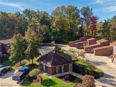 Tiny photo for 5570 Barton Road #405, North Olmsted, OH 44070 (MLS # 5253555)