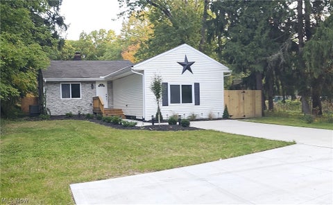 Homes For Sale - 4867 Royalwood Road<br/> Cuyahoga County, North Royalton, OH 44133