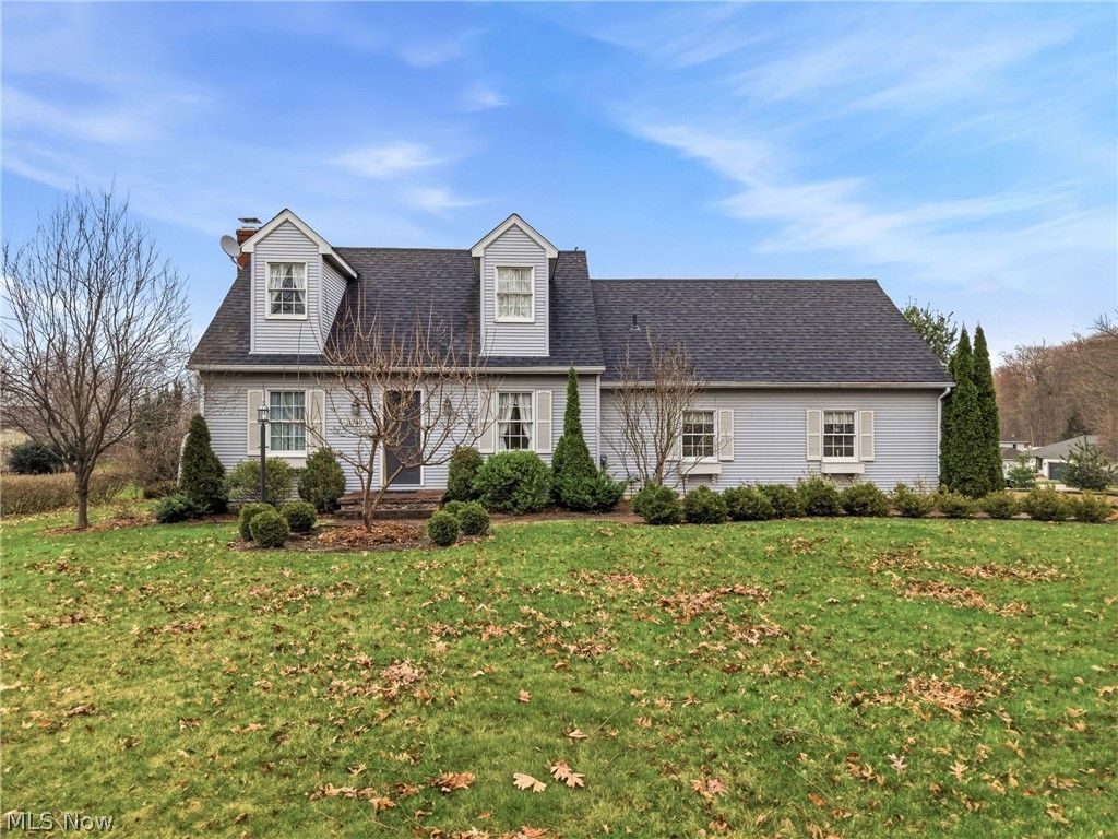 Photo of 1740 Hearthside Drive, Salem, OH 44460 (MLS # 5192360)