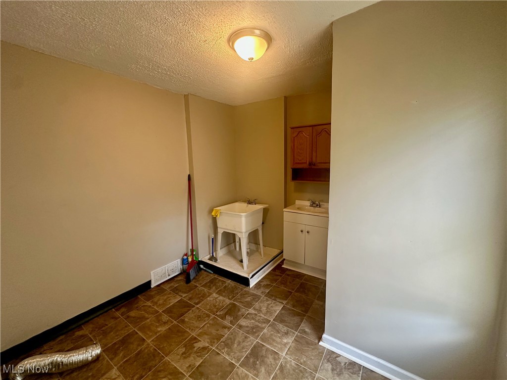 Hanna S Allyn Allotment - Residential Lease