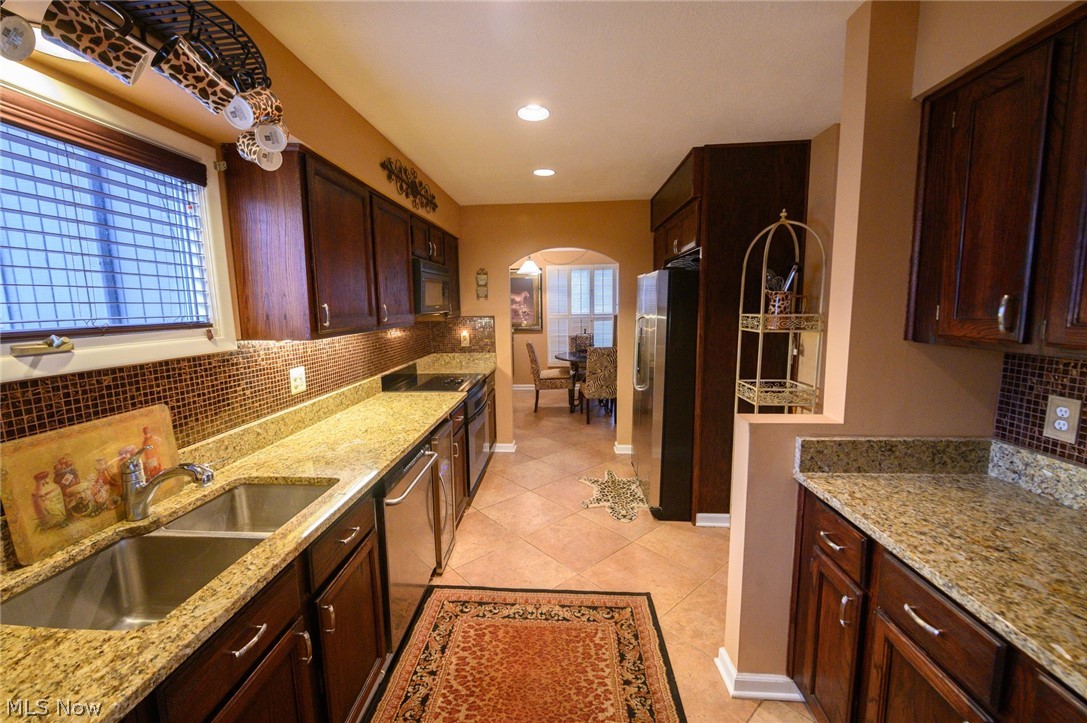 Oakshore Green Condo Ph 04 - Residential