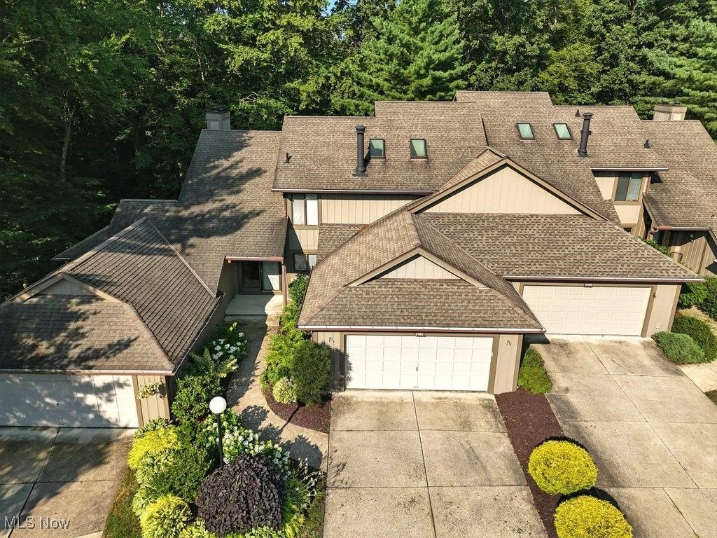 Photo of 2180 Stone Creek Trail, Cuyahoga Falls, OH 44223 (MLS # 5176308)