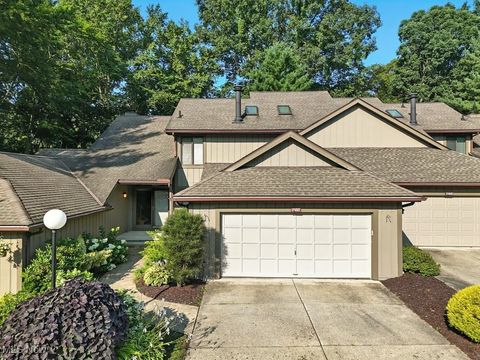 Condo For Sale - 2180 Stone Creek Trail<br/> Summit County, Cuyahoga Falls, OH 44223