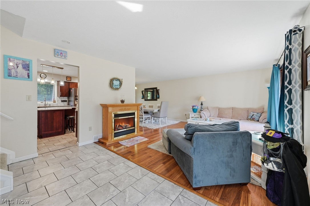 305 Parkland Oval
