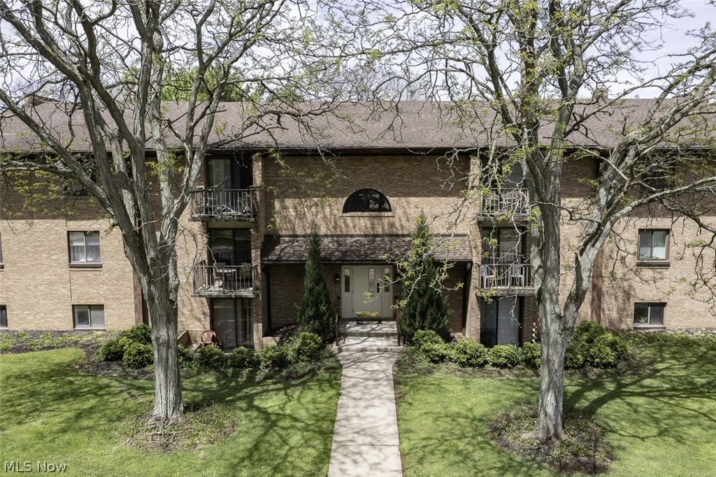 Photo of 600 Tollis Parkway #209, Broadview Heights, OH 44147 (MLS # 5208034)