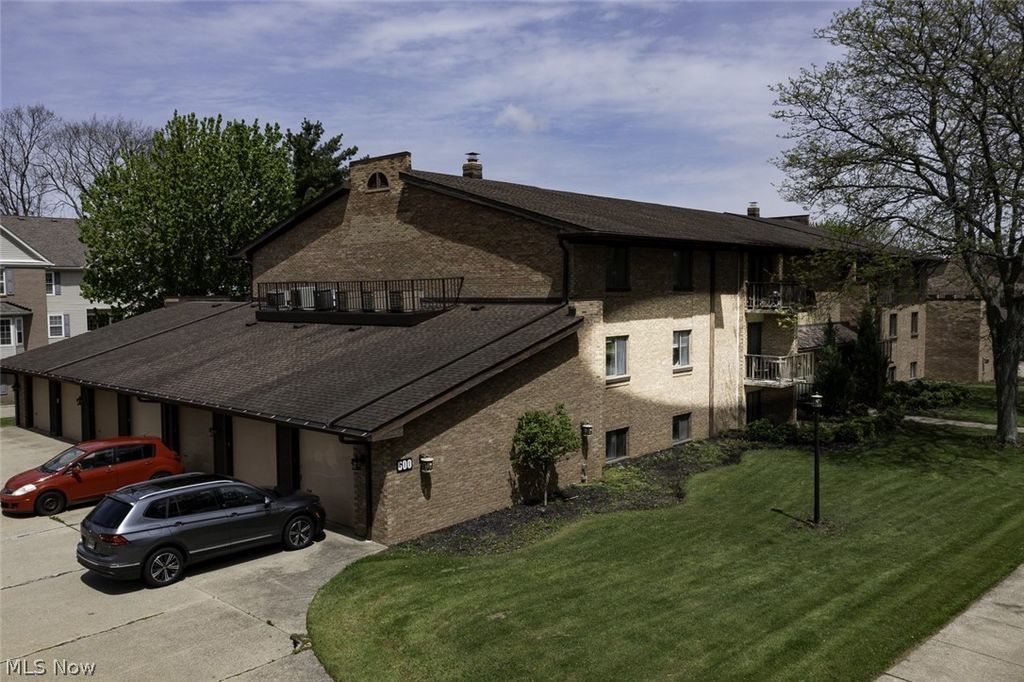 Photo of 600 Tollis Parkway #209, Broadview Heights, OH 44147 (MLS # 5208034)