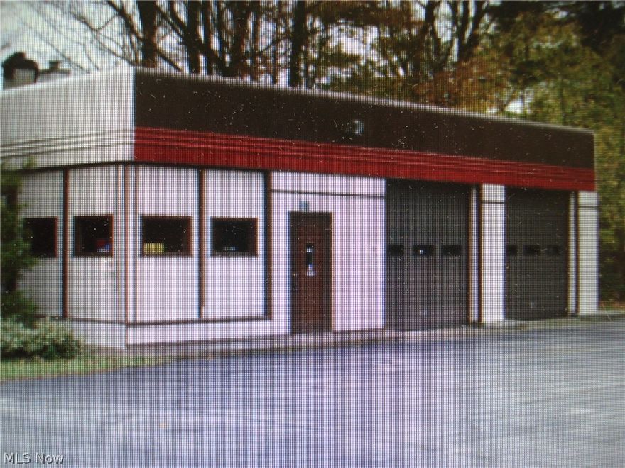 This commercial building would be perfect for a mechanics garage or car sales place, etc. Newer car lift to stay with building. Set up an appointment to see today!
