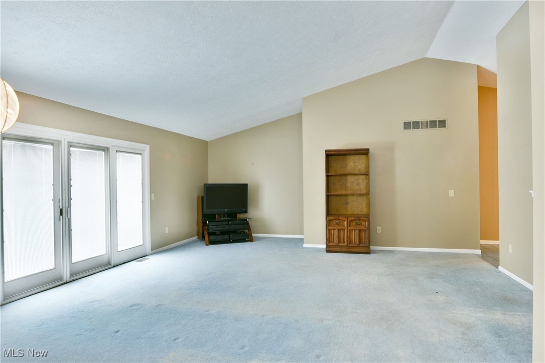 324 Deer Creek Trail, Cortland, Ohio image 13